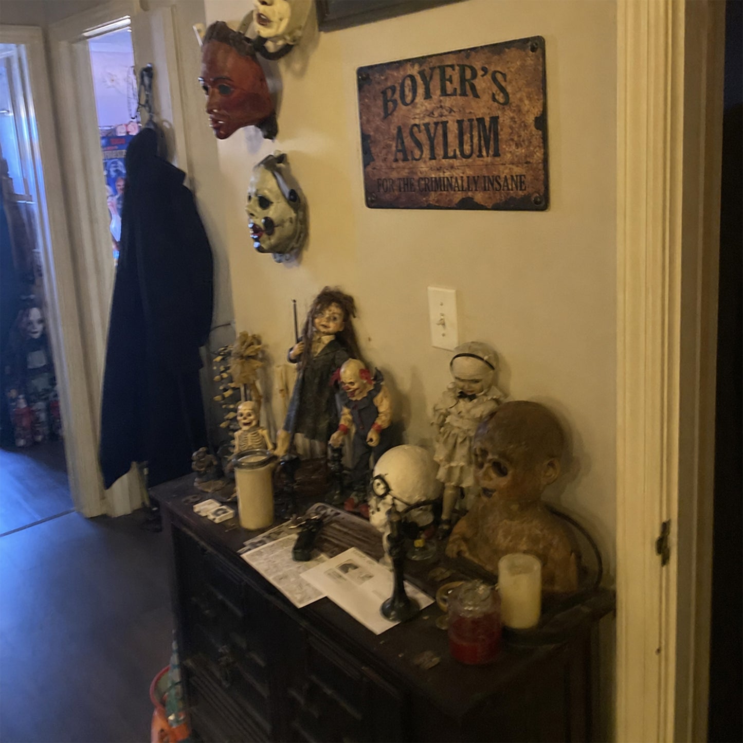 Custom Name’s Asylum Metal Sign – Personalized Horror Halloween Wall Decor