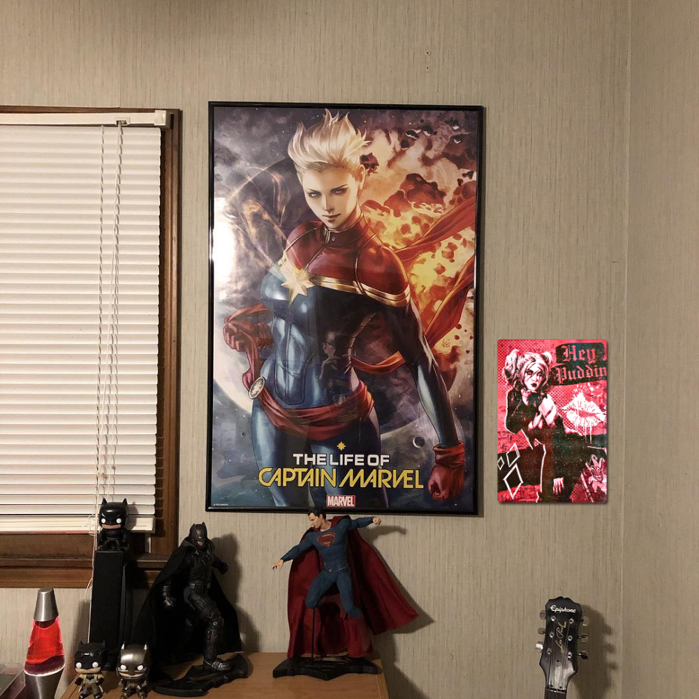 Harley Quinn 'Hey Puddin' Tin Sign – Red & Black Punk Art