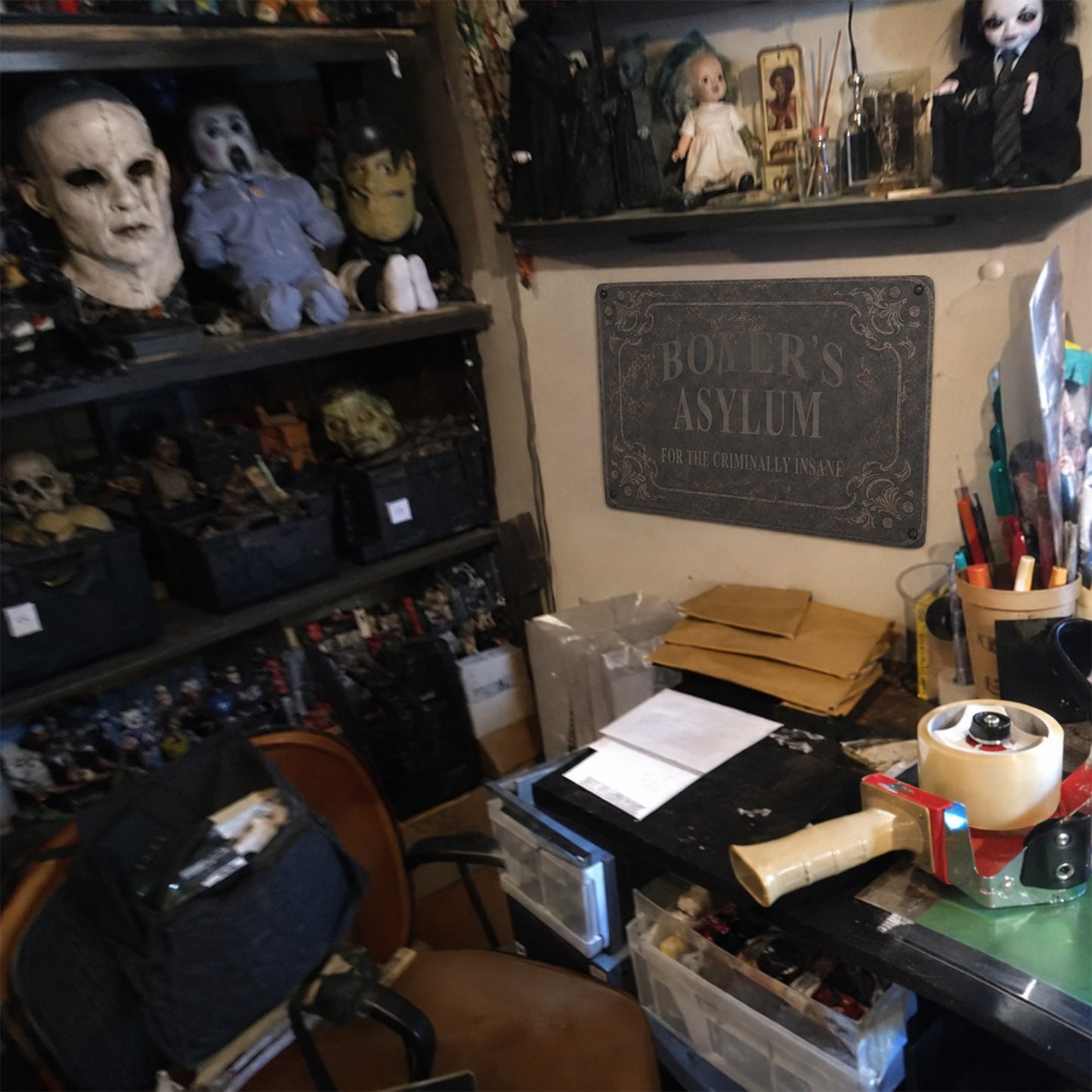 Custom Name’s Asylum Metal Sign – Personalized Horror Halloween Wall Decor